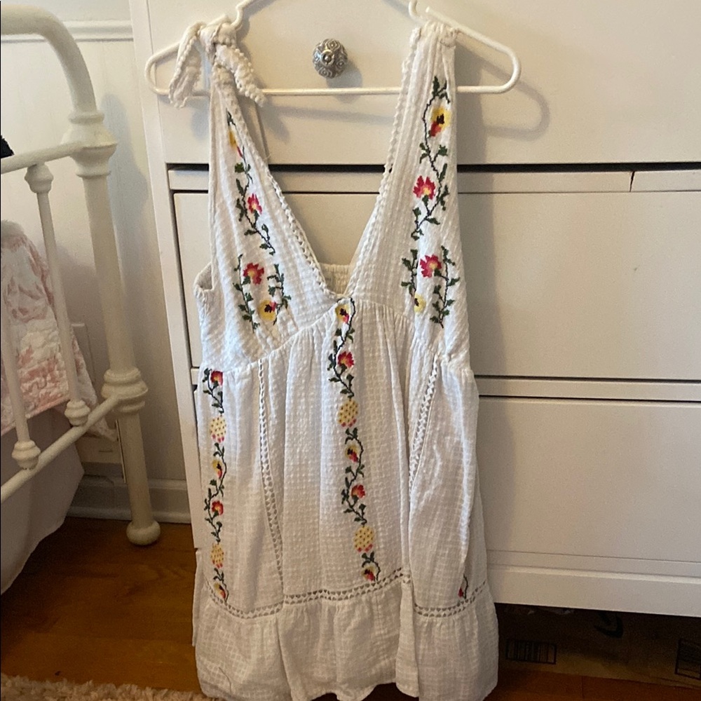 Embroidered White Sleeveless Dress